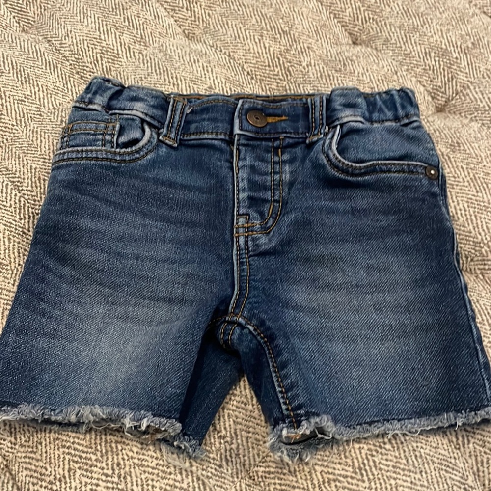 Oshkosh jean shorts size 18 mths